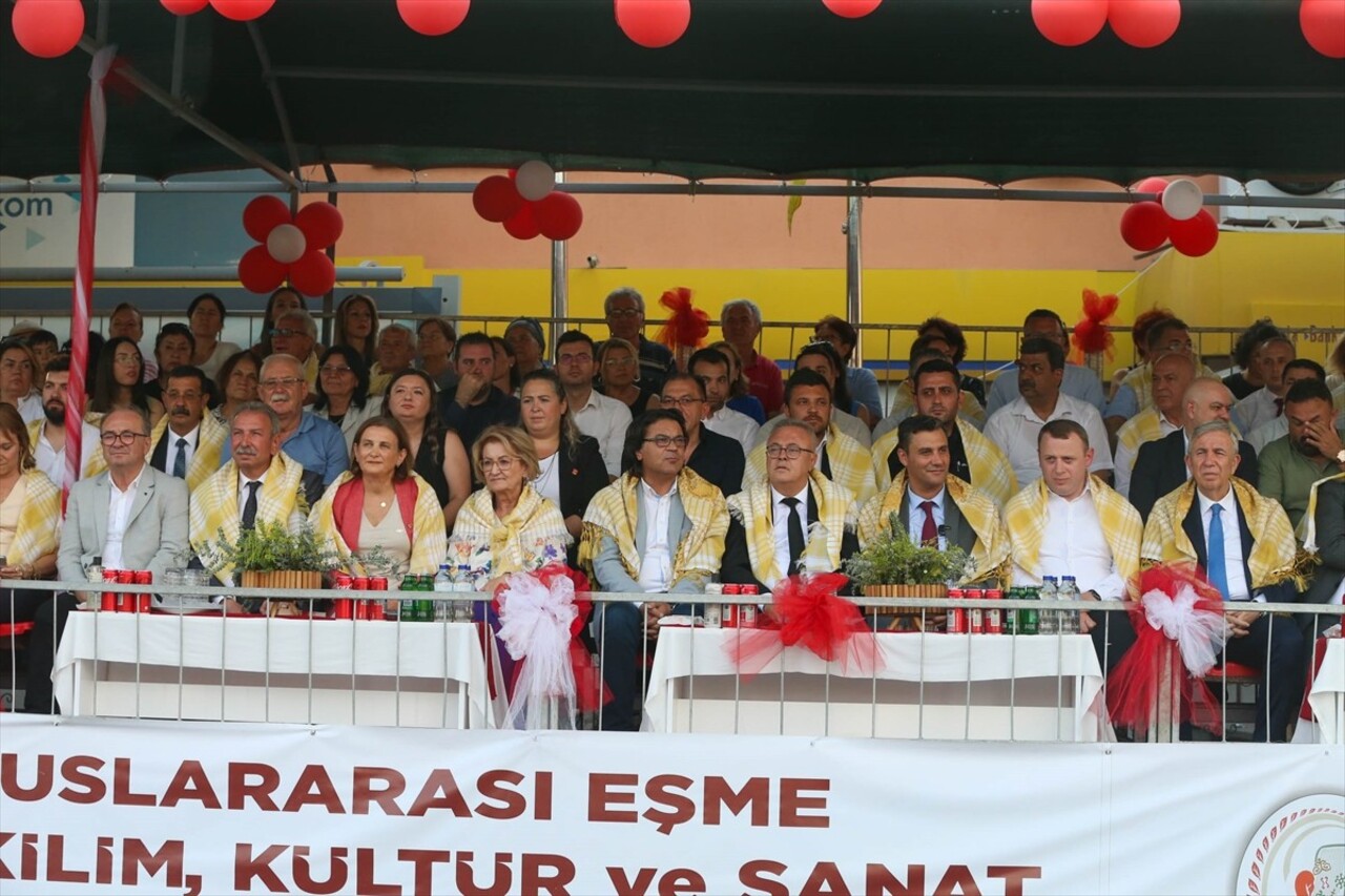 Uşak'ta, Eşme 26. Uluslararası Turistik Kilim, Kültür ve Sanat Festivali açılış töreniyle başladı....