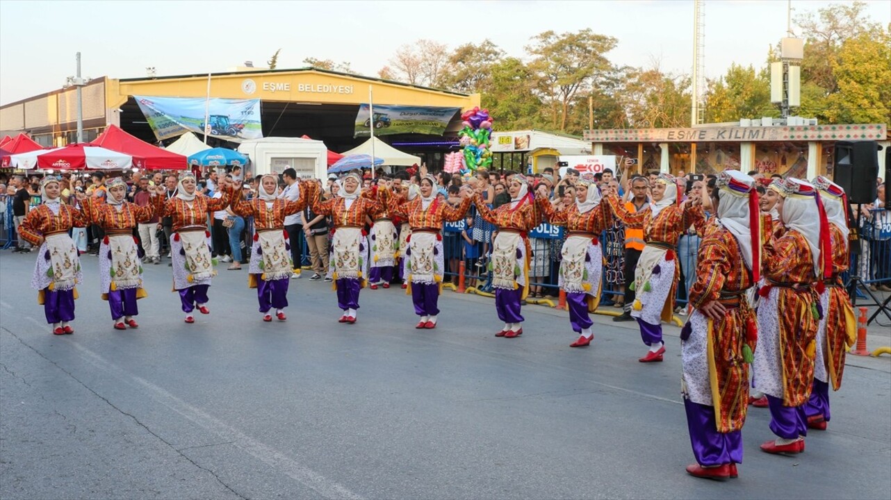 Uşak'ta, Eşme 26. Uluslararası Turistik Kilim, Kültür ve Sanat Festivali açılış töreniyle başladı....