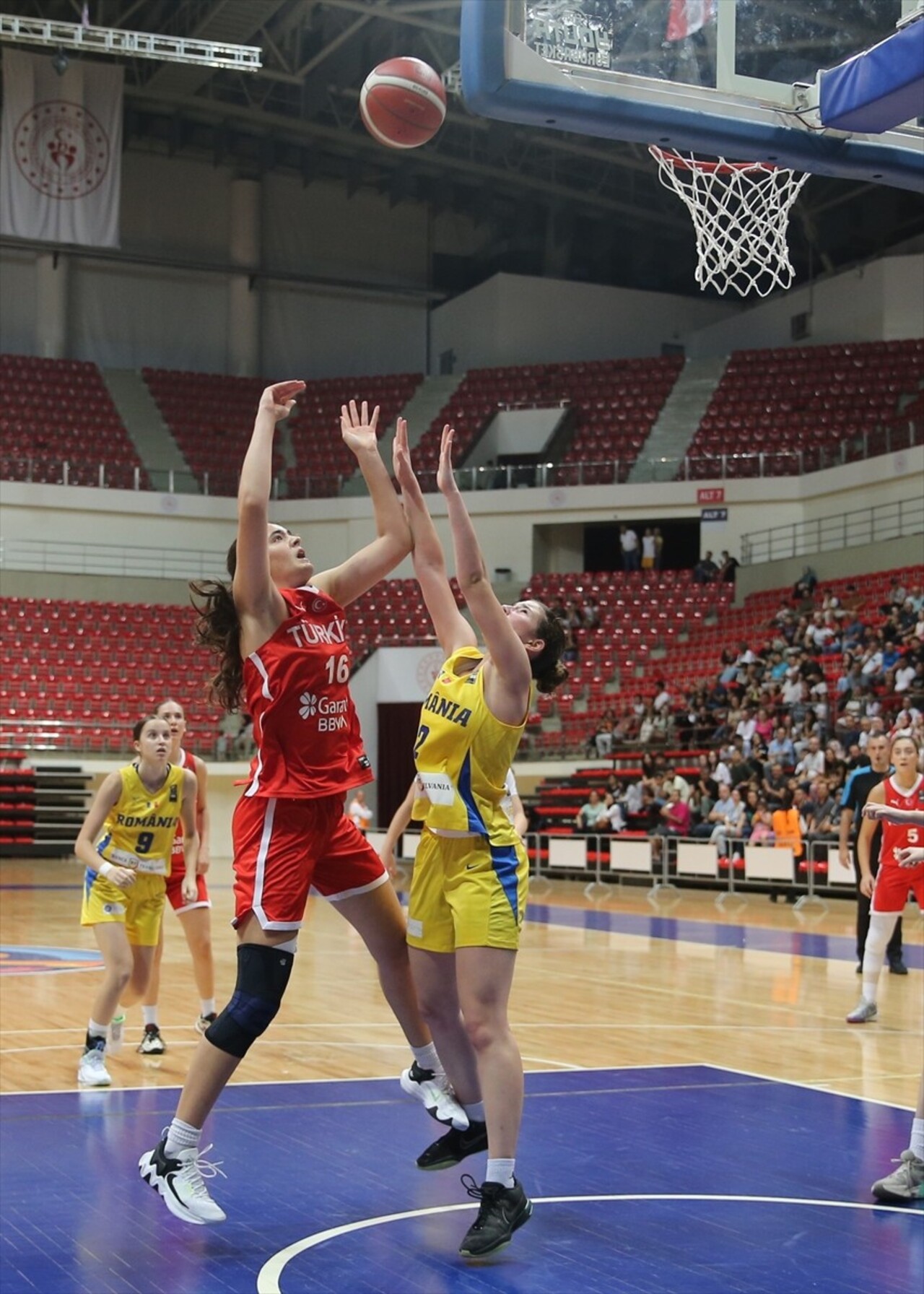 FIBA 16 Yaş Altı Kadınlar B Kategorisi Avrupa Basketbol Şampiyonası yarı finalinde Türkiye ile...