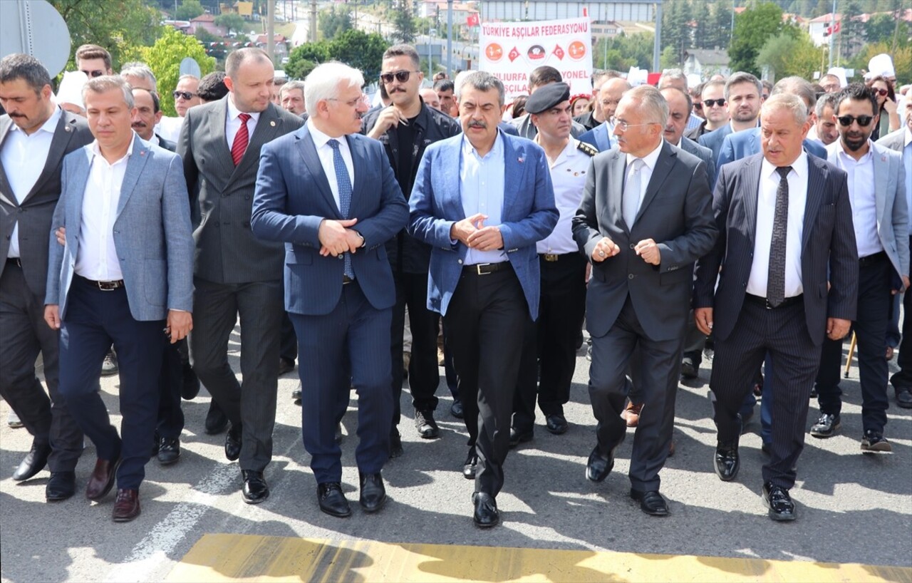 Milli Eğitim Bakanı Yusuf Tekin (sağ 3), Bolu'nun Mengen ilçesinde düzenlenen 37. Mengen...