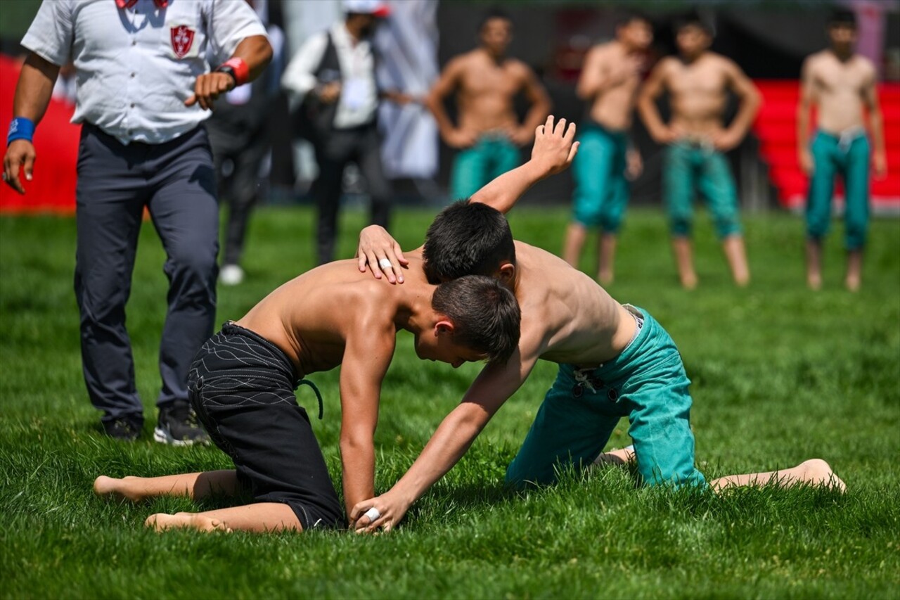 Ankara'daki Bağlum Stadı'nın ev sahipliği yaptığı 1. Taha Akgül Karakucak Güreşleri...