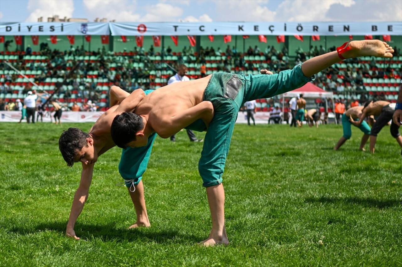 Ankara'daki Bağlum Stadı'nın ev sahipliği yaptığı 1. Taha Akgül Karakucak Güreşleri...