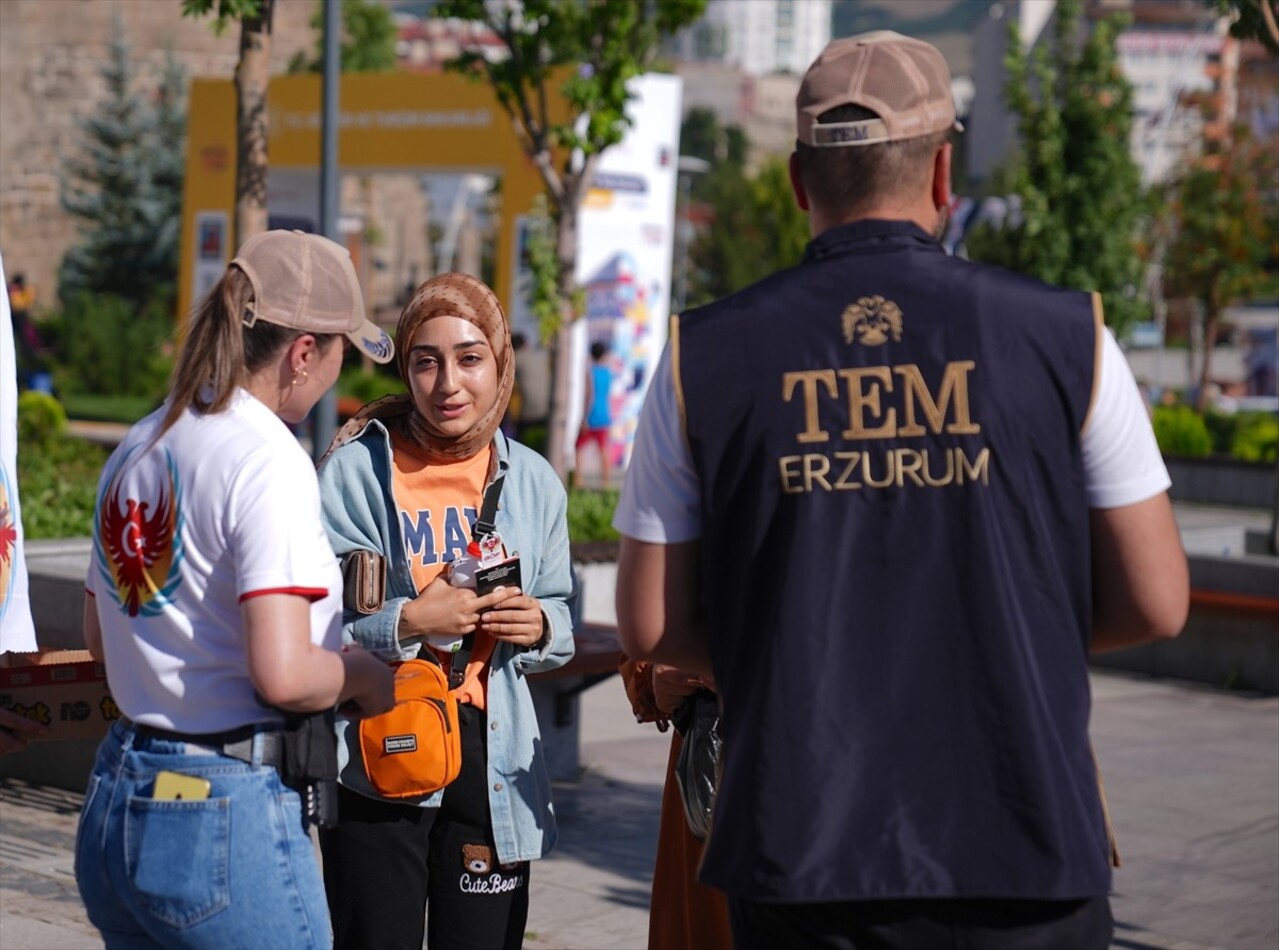 Kültür ve Turizm Bakanlığınca düzenlenen Erzurum Kültür Yolu Festivali kapsamında polisler, 20 bin...