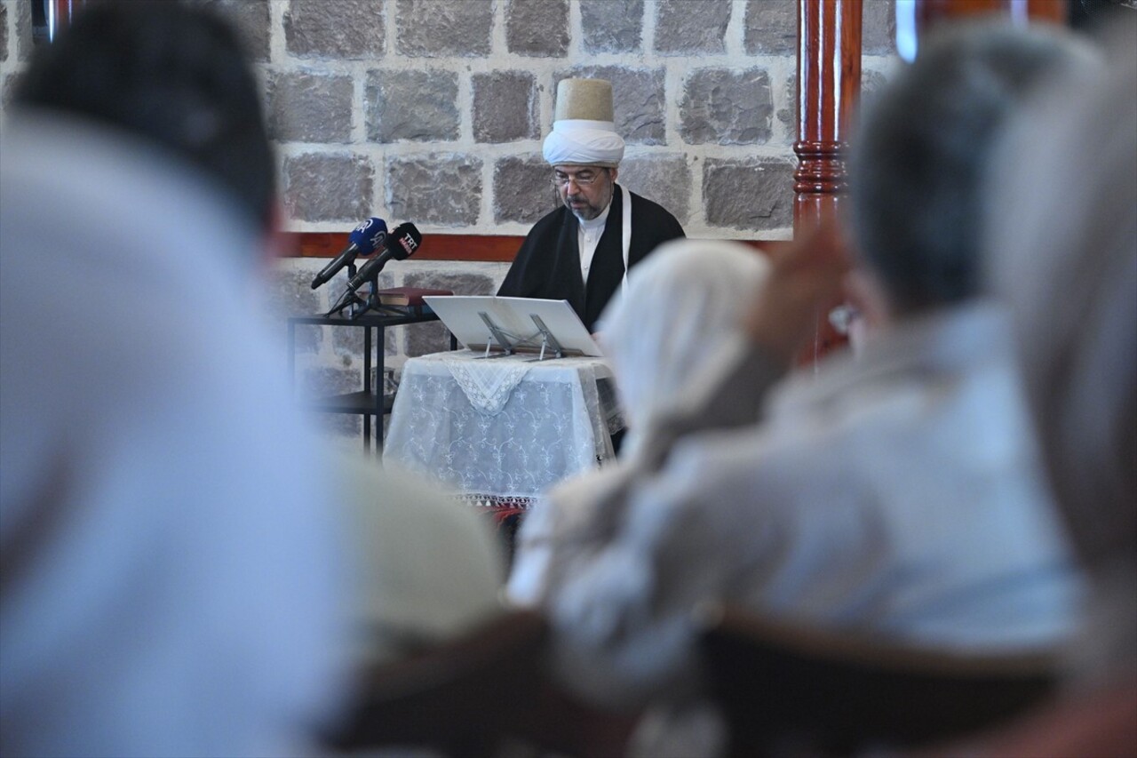 Ankara'da her ay düzenli olarak yapılacak "Mesnevi Sohbetleri" başladı. Altındağ Belediyesinin...