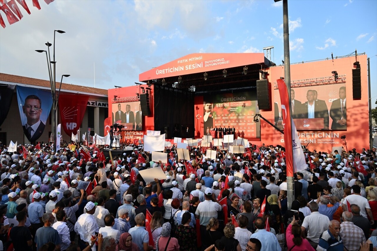 CHP Genel Başkanı Özgür Özel, Gaziantep'te İstasyon Meydanı'nda düzenlenen mitingde konuşma...