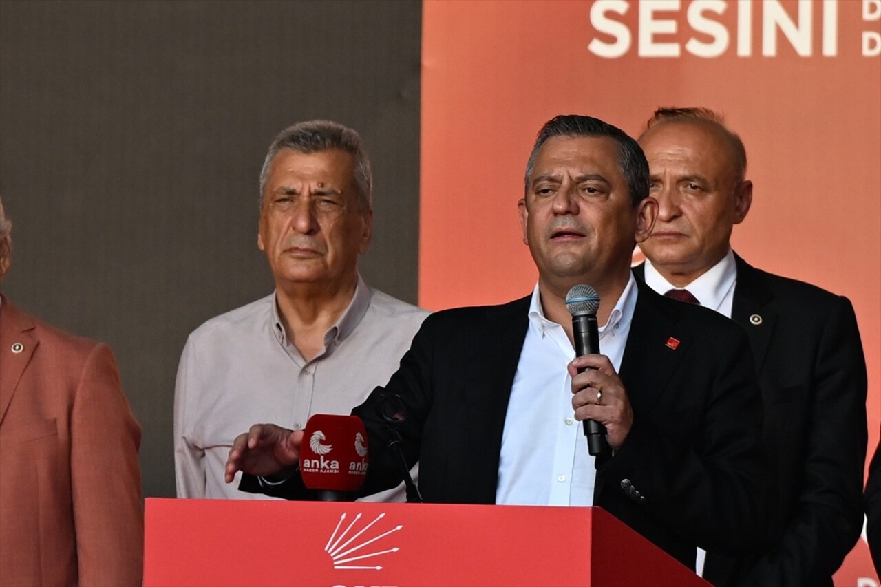 CHP Genel Başkanı Özgür Özel, Gaziantep'te İstasyon Meydanı'nda düzenlenen mitingde konuşma...