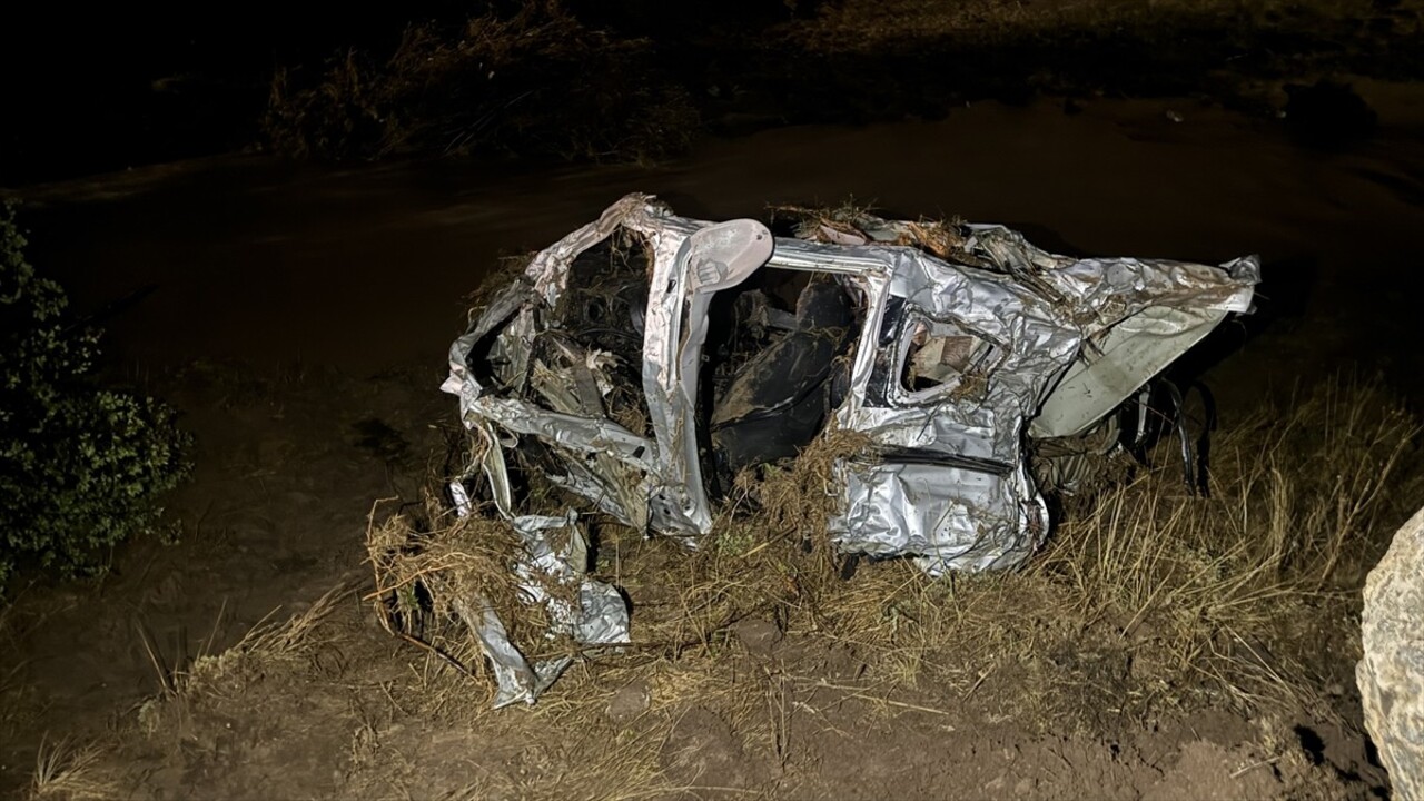 Kayseri'nin Bünyan ilçesinde akşam etkili olan sağanak sele neden oldu. Sel nedeniyle Güllüce...