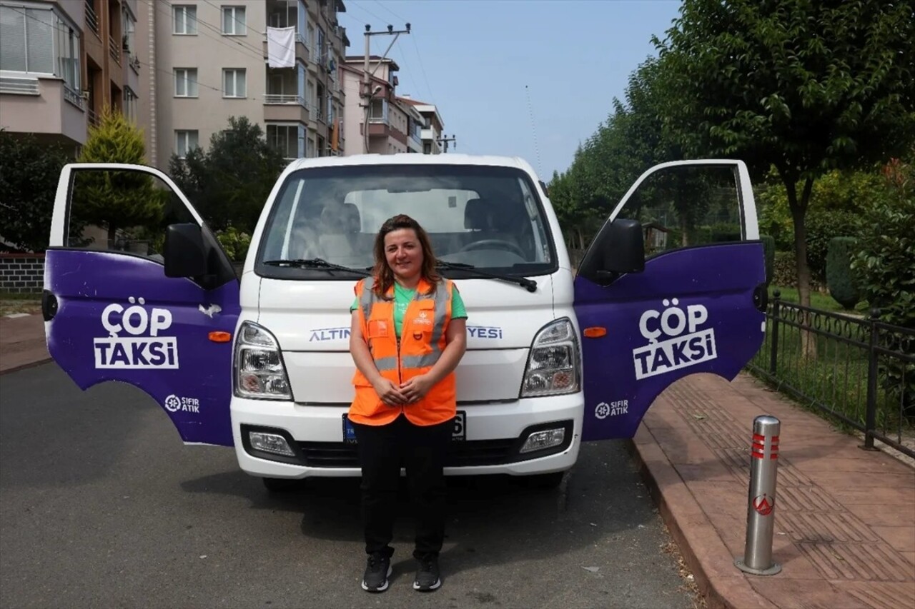 Ordu'nun Altınordu ilçesinde belediyede işe başlayan Leyla Akyol, şoförlüğünü yaptığı çöp...