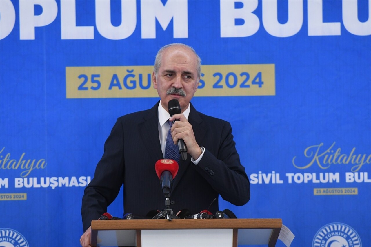 TBMM Başkanı Numan Kurtulmuş, Kütahya'daki bir düğün salonunda sivil toplum kuruluşlarının...