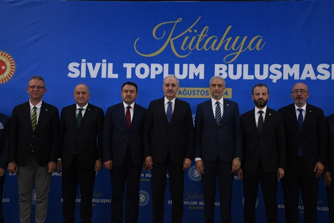 TBMM Başkanı Numan Kurtulmuş, Kütahya'daki bir düğün salonunda sivil toplum kuruluşlarının...