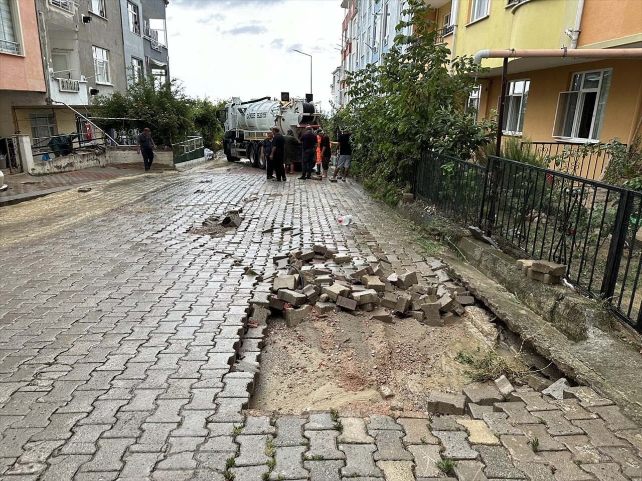 Sinop’un Gerze ilçesinde, sağanak nedeniyle bazı ev ve iş yerlerini su bastı, yol güzergahlarında...