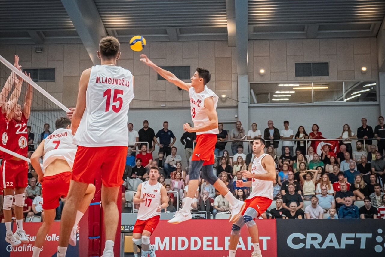 A Milli Erkek Voleybol Takımı, 2026 Avrupa Şampiyonası elemelerindeki ilk maçında deplasmanda...