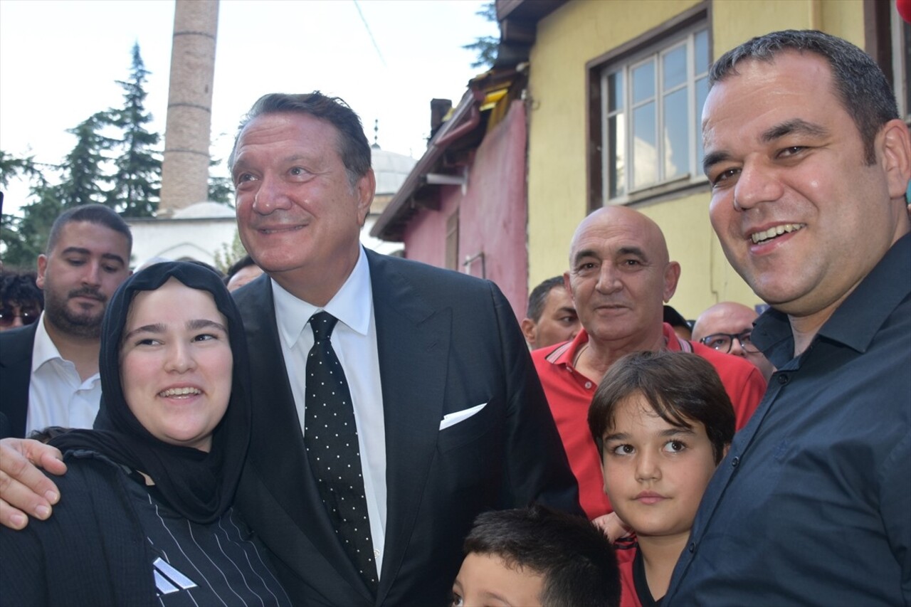 Beşiktaş Kulübü Başkanı Hasan Arat, Afyonkarahisar'da 1903 Afyon Beşiktaşlılar Derneğinin...