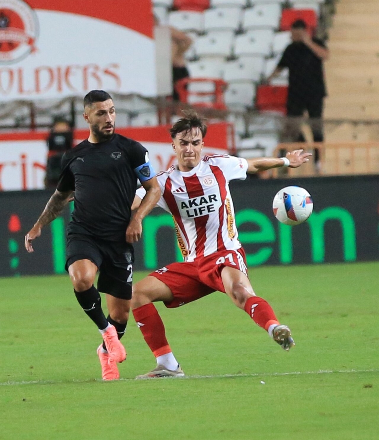 Trendyol Süper Lig'in 3. haftasında Antalyaspor ile Atakaş Hatayspor takımları Corendon Airlines...