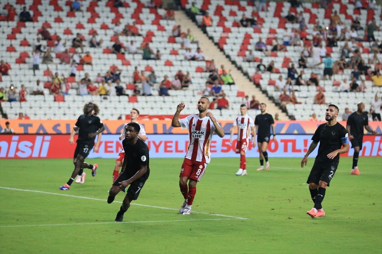 Trendyol Süper Lig'in 3. haftasında Antalyaspor ile Atakaş Hatayspor takımları Corendon Airlines...