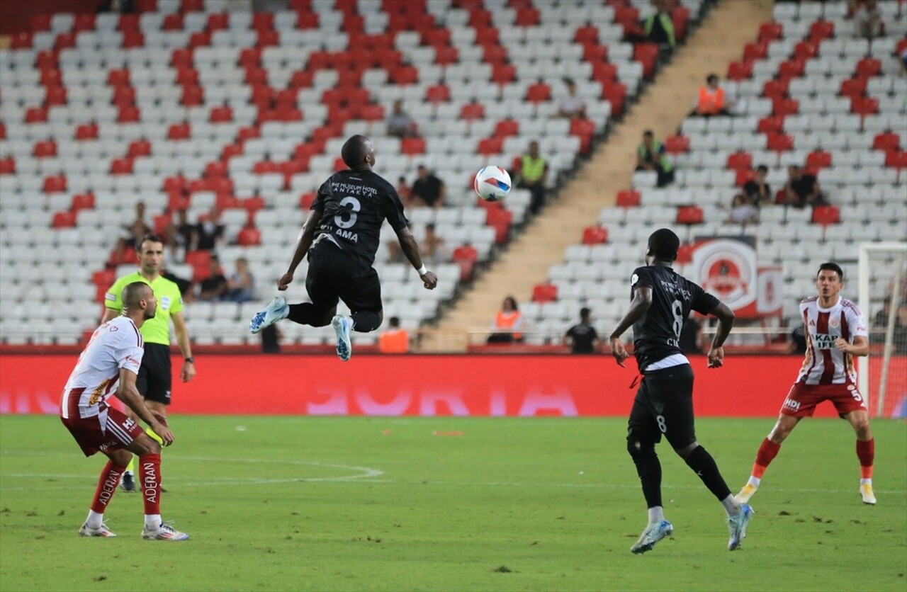 Trendyol Süper Lig'in 3. haftasında Antalyaspor ile Atakaş Hatayspor takımları Corendon Airlines...