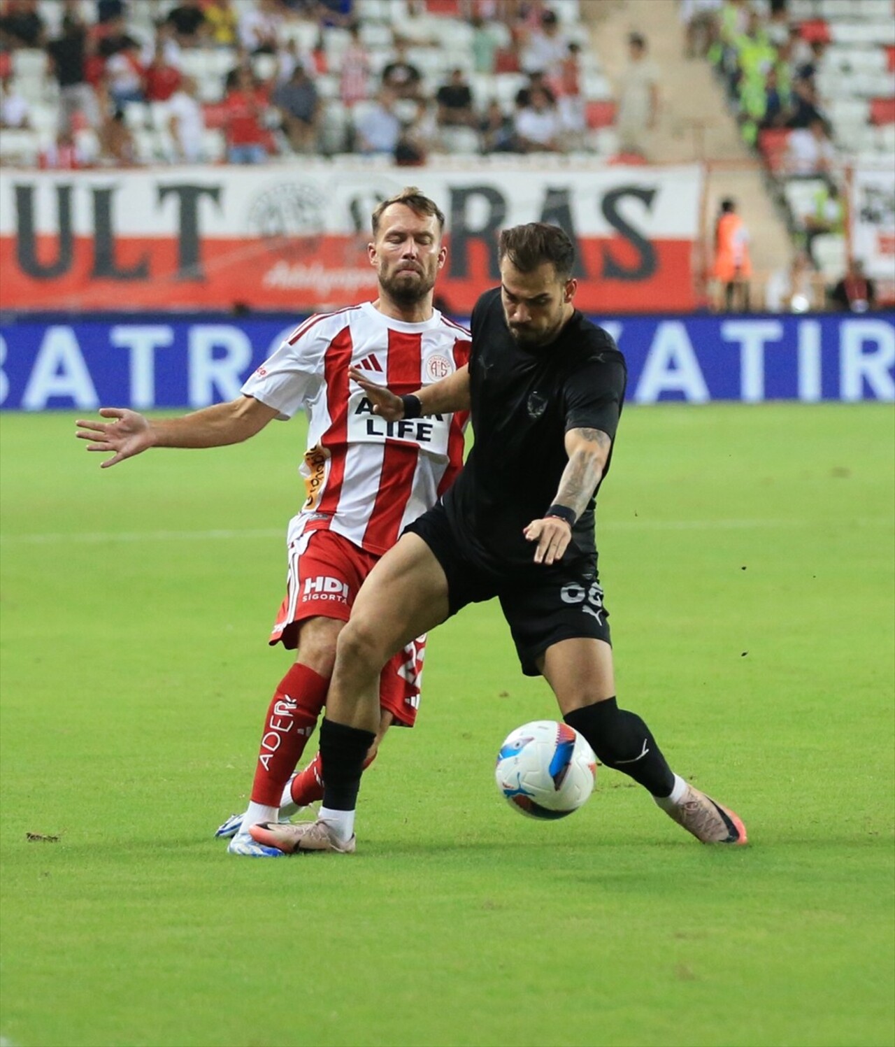 Trendyol Süper Lig'in 3. haftasında Antalyaspor ile Atakaş Hatayspor takımları Corendon Airlines...