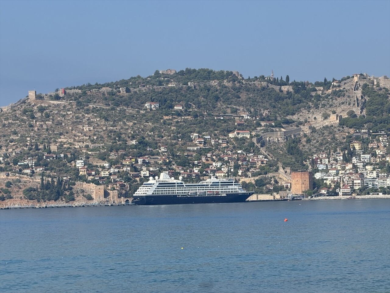 Malta bayraklı "Azamara Journey" adlı kruvaziyer, Antalya'nın Alanya ilçesine geldi.