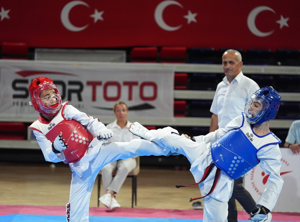 Tokyo 2020 Paralimpik Olimpiyatları'nda gümüş ve bronz iki madalya alma başarısı gösteren milli...