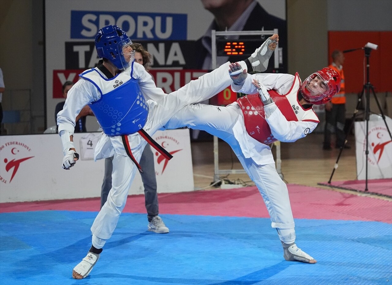 Tokyo 2020 Paralimpik Olimpiyatları'nda gümüş ve bronz iki madalya alma başarısı gösteren milli...