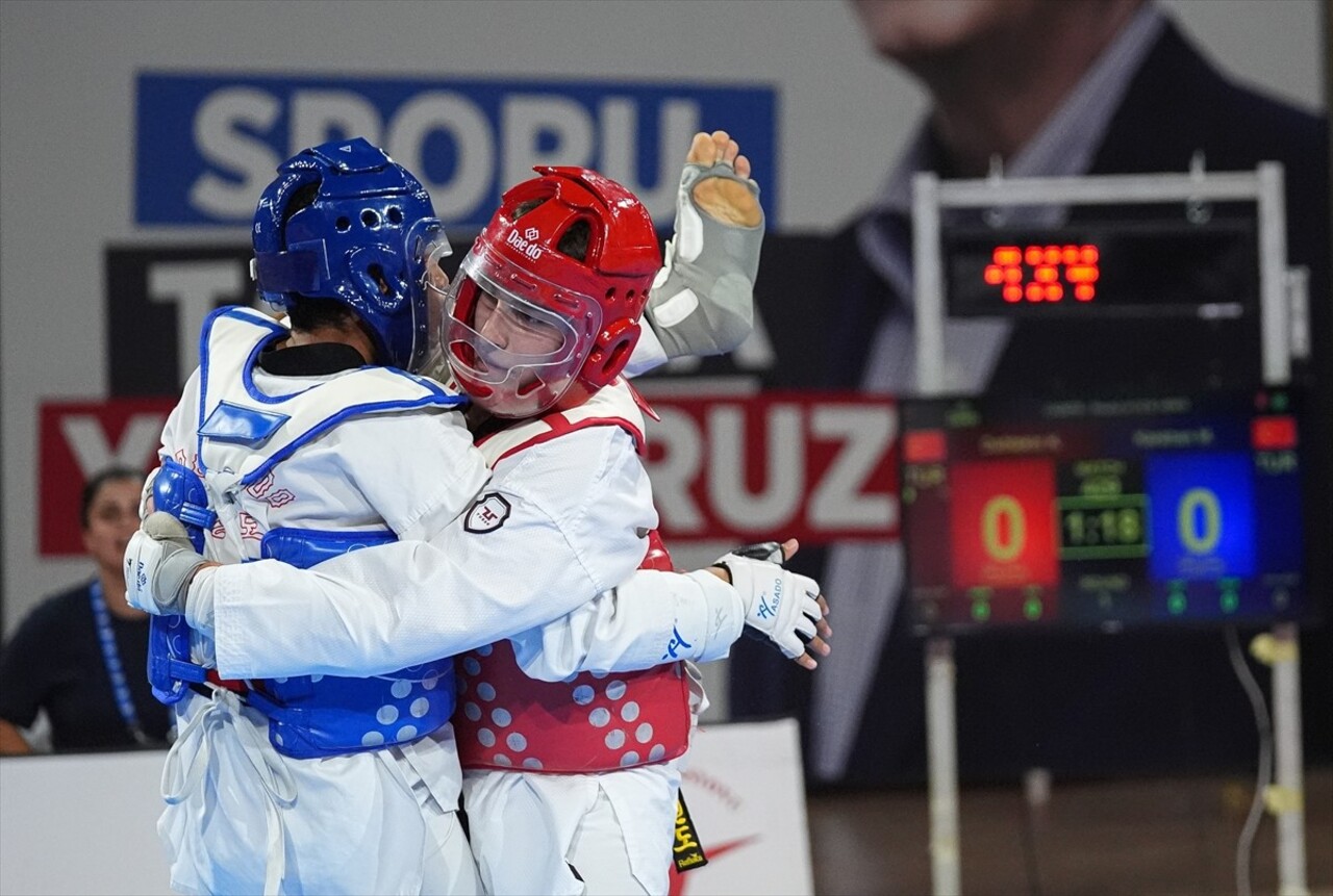 Tokyo 2020 Paralimpik Olimpiyatları'nda gümüş ve bronz iki madalya alma başarısı gösteren milli...