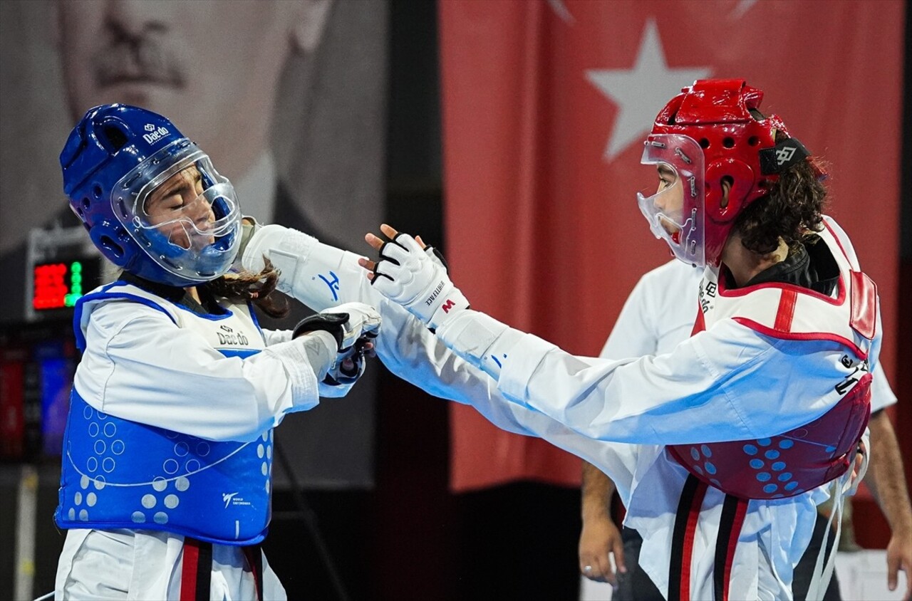 Tokyo 2020 Paralimpik Olimpiyatları'nda gümüş ve bronz iki madalya alma başarısı gösteren milli...