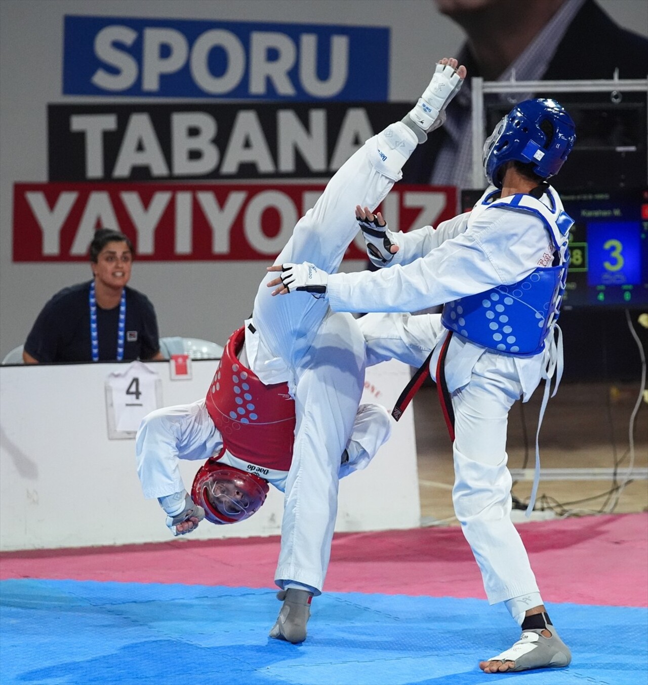 Tokyo 2020 Paralimpik Olimpiyatları'nda gümüş ve bronz iki madalya alma başarısı gösteren milli...