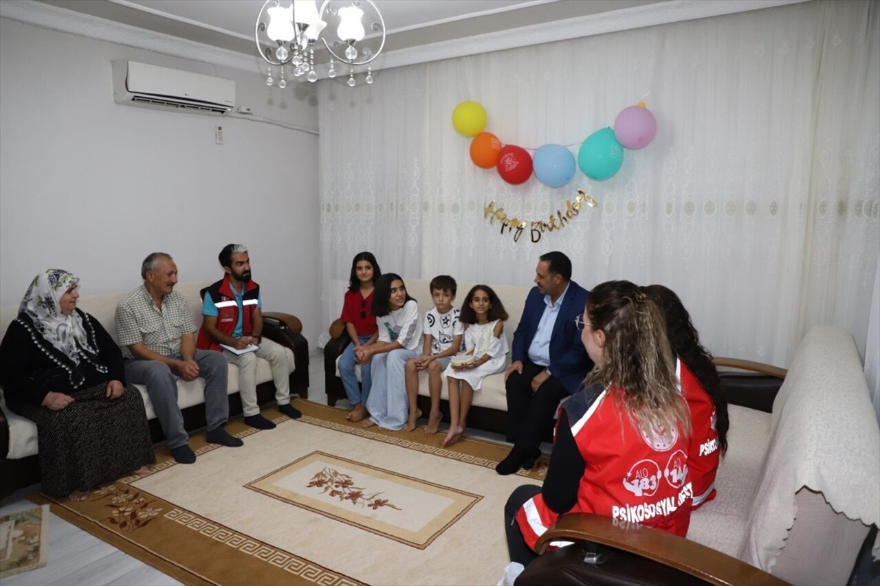 Aile ve Sosyal Hizmetler Bakanı Mahinur Özdemir Göktaş, Adıyaman'da enkaz altından çıkarılan 9...