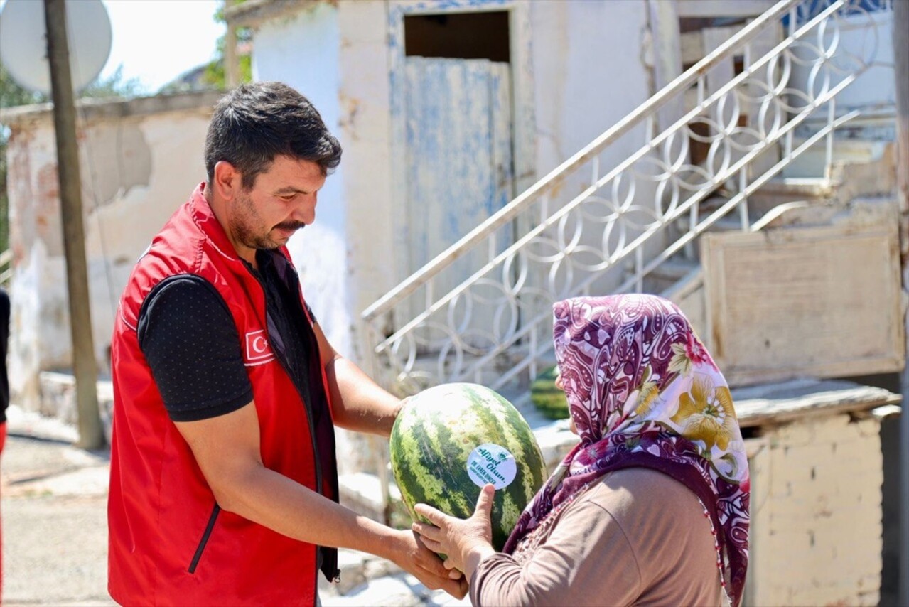 Aksaray Belediyesi, hem üreticilere destek olmak hem de Aksaray karpuzunun tanıtımını yapmak...