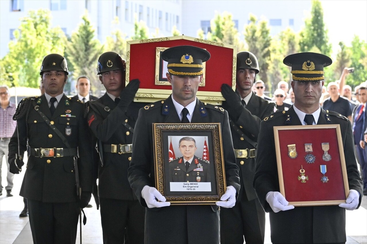 Eski Jandarma Genel Komutanı emekli Orgeneral Galip Mendi, Ankara'da düzenlenen törenle son...