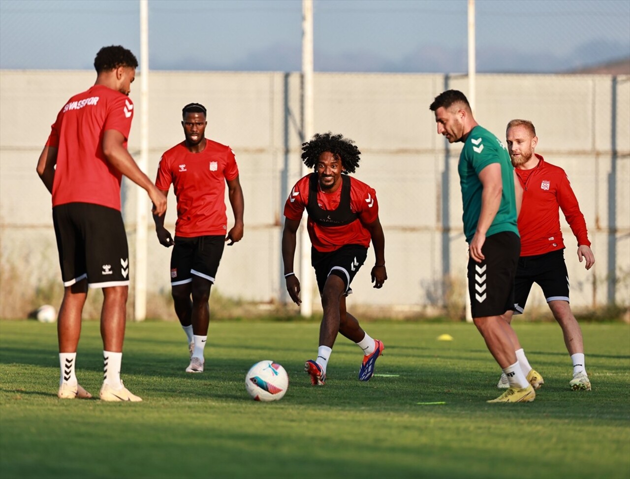 Net Global Sivasspor, Trendyol Süper Lig'in 4. haftasında deplasmanda Beşiktaş ile yapacağı maçın...