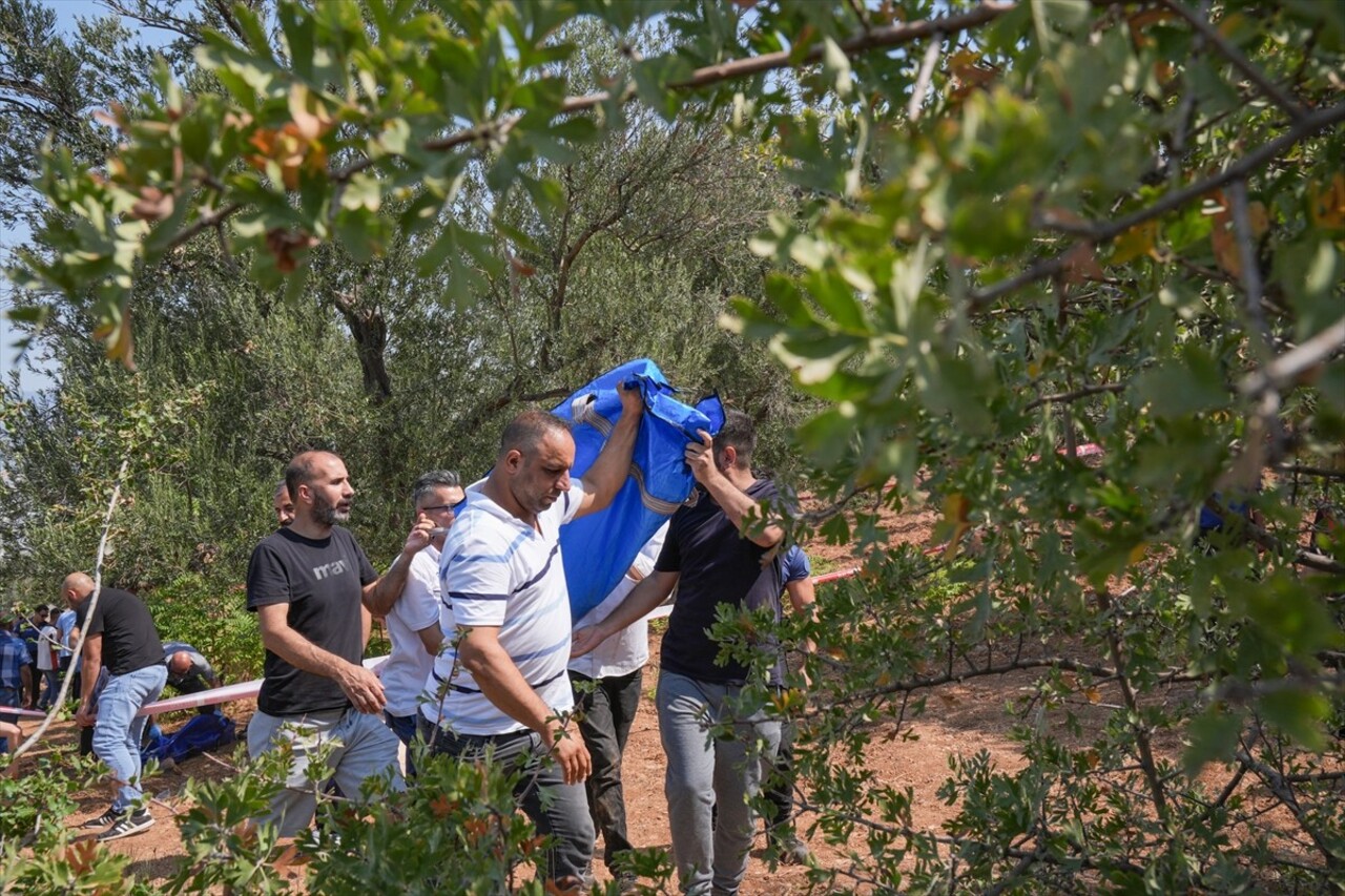 İzmir'de 4 çocuğundan 3'ünü silahla öldürüp birini yaralayan 45 yaşındaki Vesim Ş. Çınar intihar...