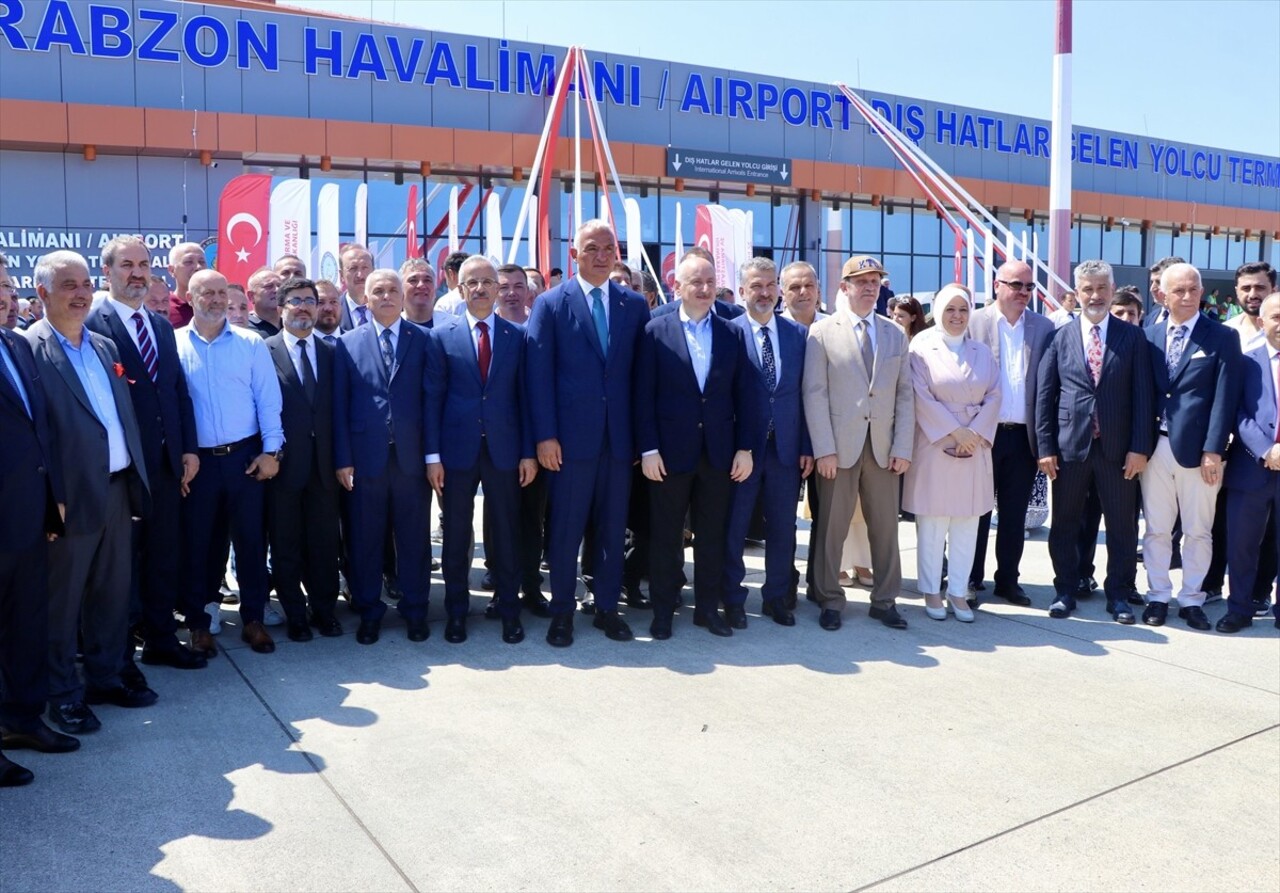 Kültür ve Turizm Bakanı Mehmet Nuri Ersoy, Trabzon Havalimanı Yeni Dış Hatlar Gelen Yolcu...