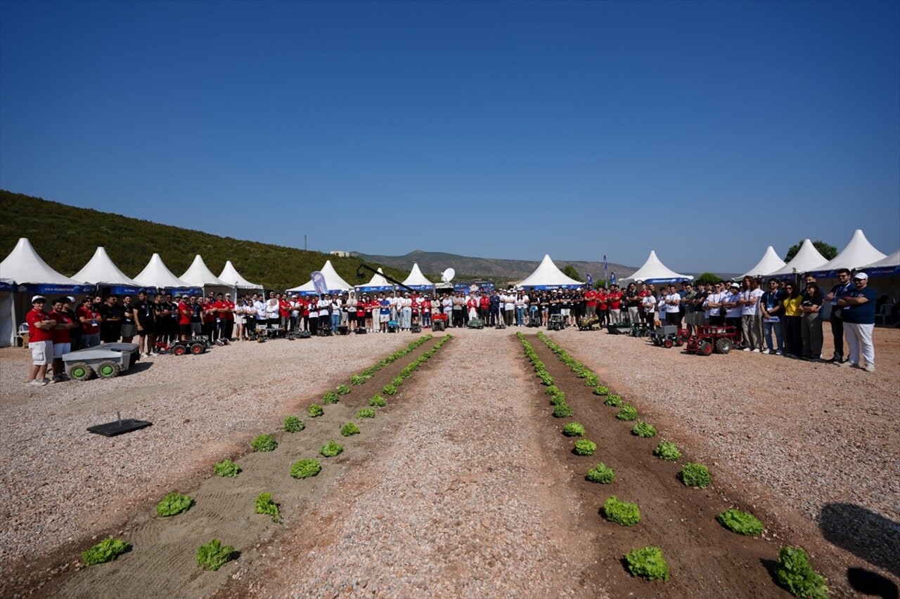 TEKNOFEST 2024 kapsamında düzenlenen Tarımsal İnsansız Kara Aracı Yarışması'nın finalleri İzmir'de...