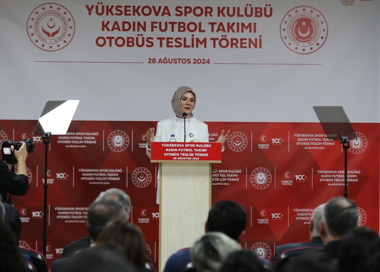 Hakkari'de Yüksekova Sosyal Hizmetler Merkezi'nde Yüksekova Spor Kulübü Kadın Futbol Takımı'na...