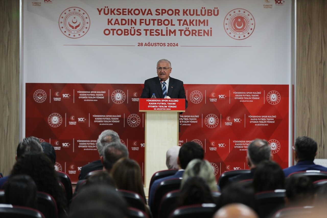 Hakkari'de Yüksekova Sosyal Hizmetler Merkezi'nde Yüksekova Spor Kulübü Kadın Futbol Takımı'na...