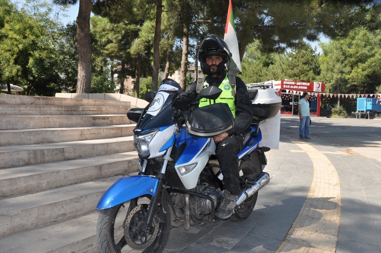 İstanbul’da yaşayan 44 yaşındaki Hasan Cincik, İsrail'in saldırıları altındaki Filistin halkına...