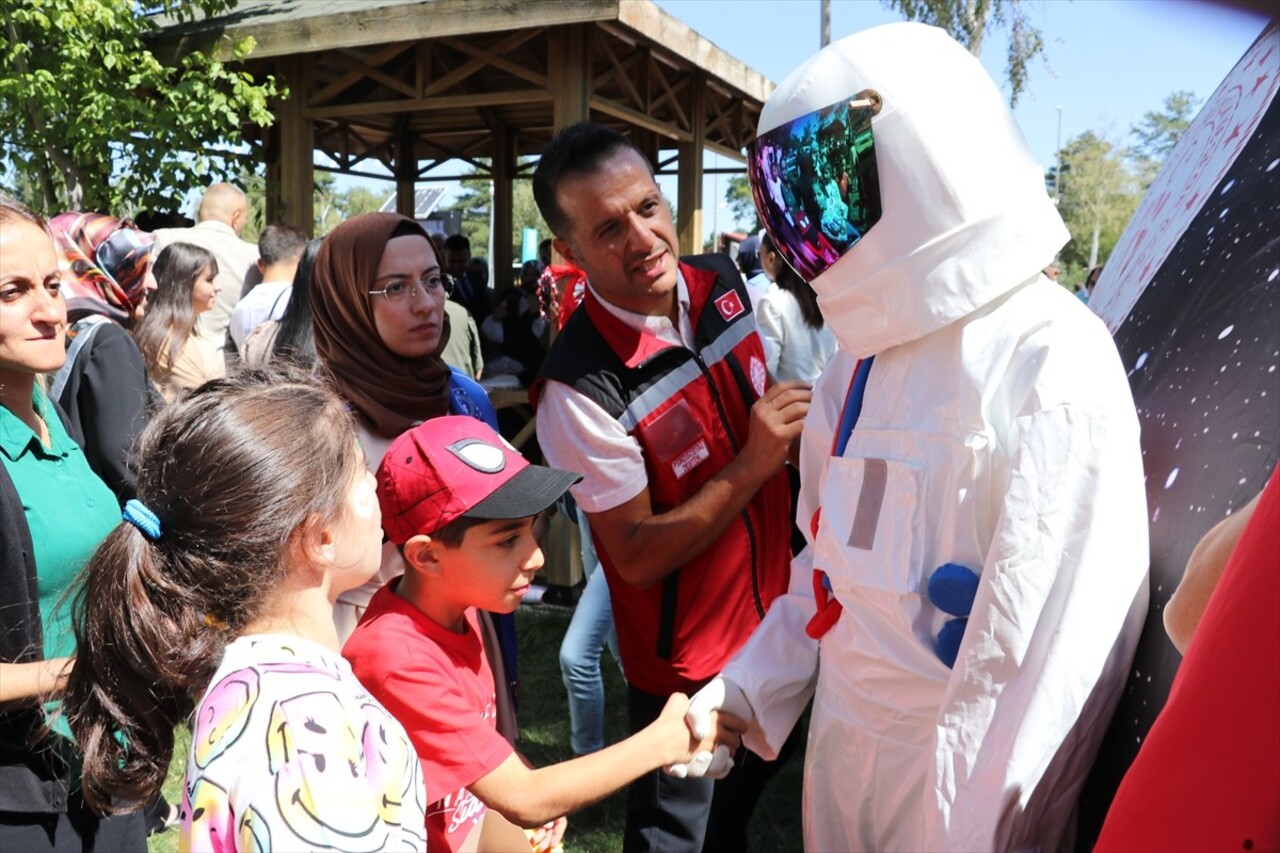 Erzurum'da, Aile ve Sosyal Hizmetler İl Müdürlüğünce "Çocuk ve Gençlik Festivali" düzenlendi....