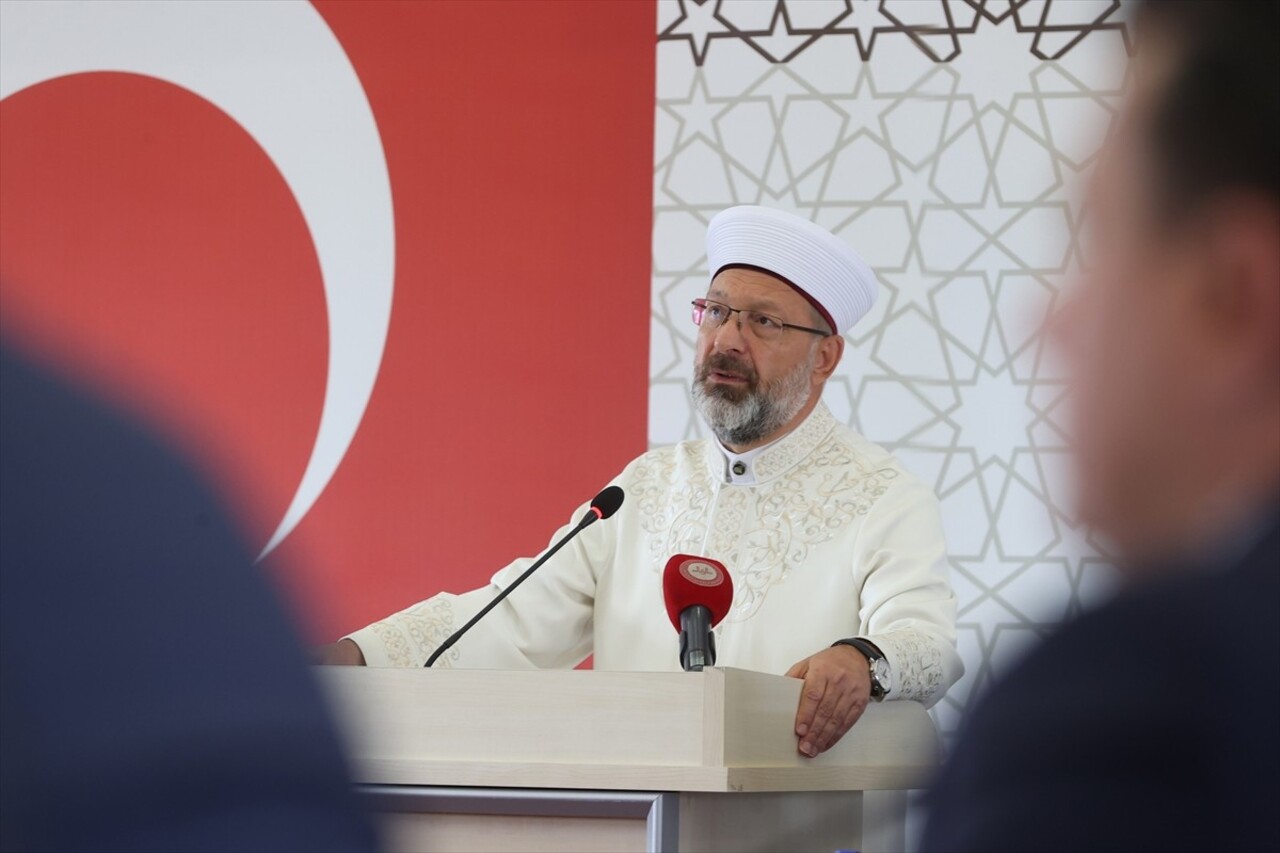 Diyanet İşleri Başkanı Ali Erbaş'ın başkanlık ettiği, il, ilçe müftüleri ile il müftü...