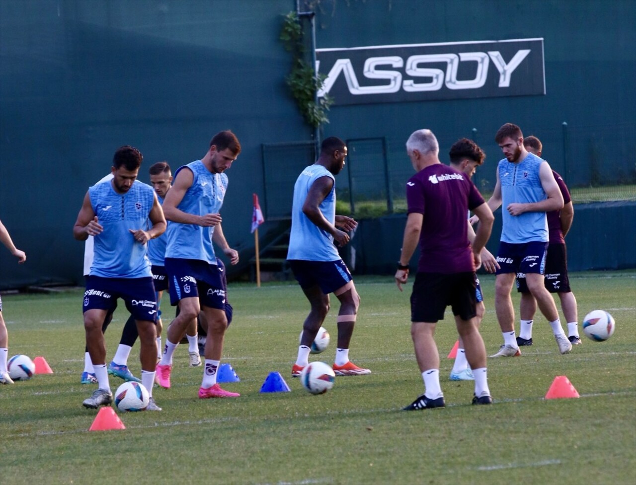  Trabzonspor, UEFA Konferans Ligi play-off turunda, yarın sahasında İsviçre'nin St. Gallen...