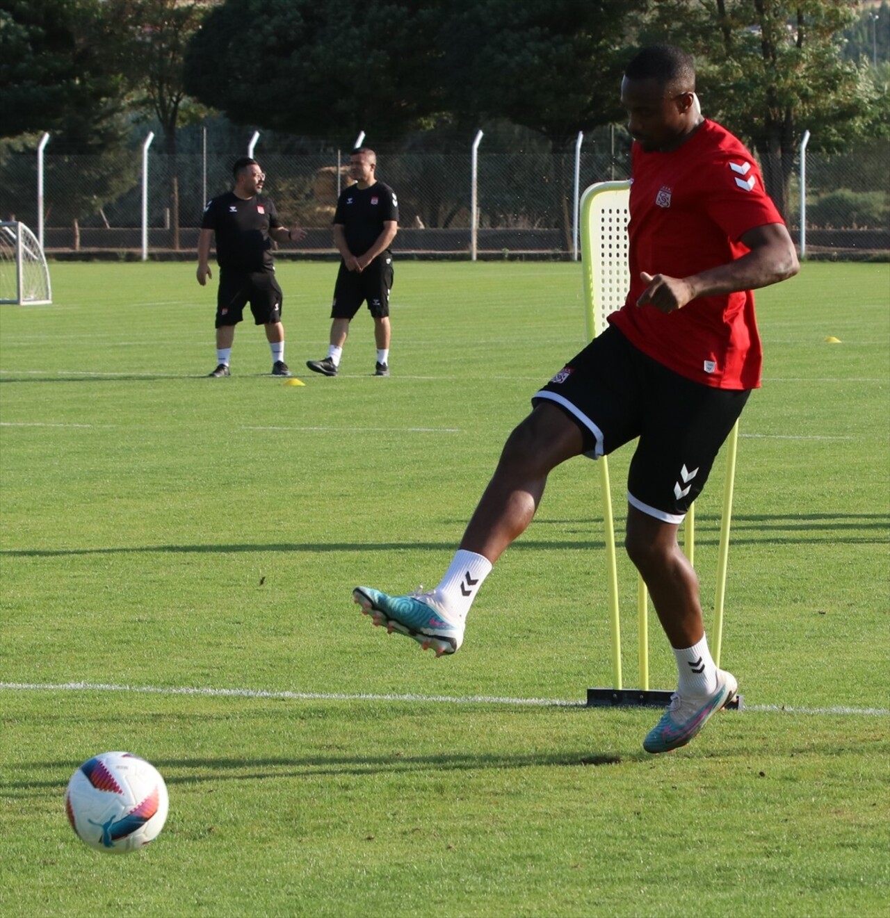 Net Global Sivasspor, Trendyol Süper Lig'in 4. haftasında deplasmanda Beşiktaş ile yapacağı maçın...