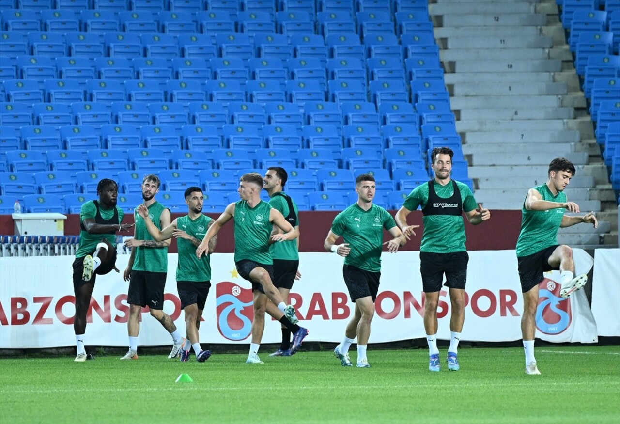 UEFA Konferans Ligi play-off turu rövanş maçında yarın Trabzonspor'a konuk olacak St. Gallen...