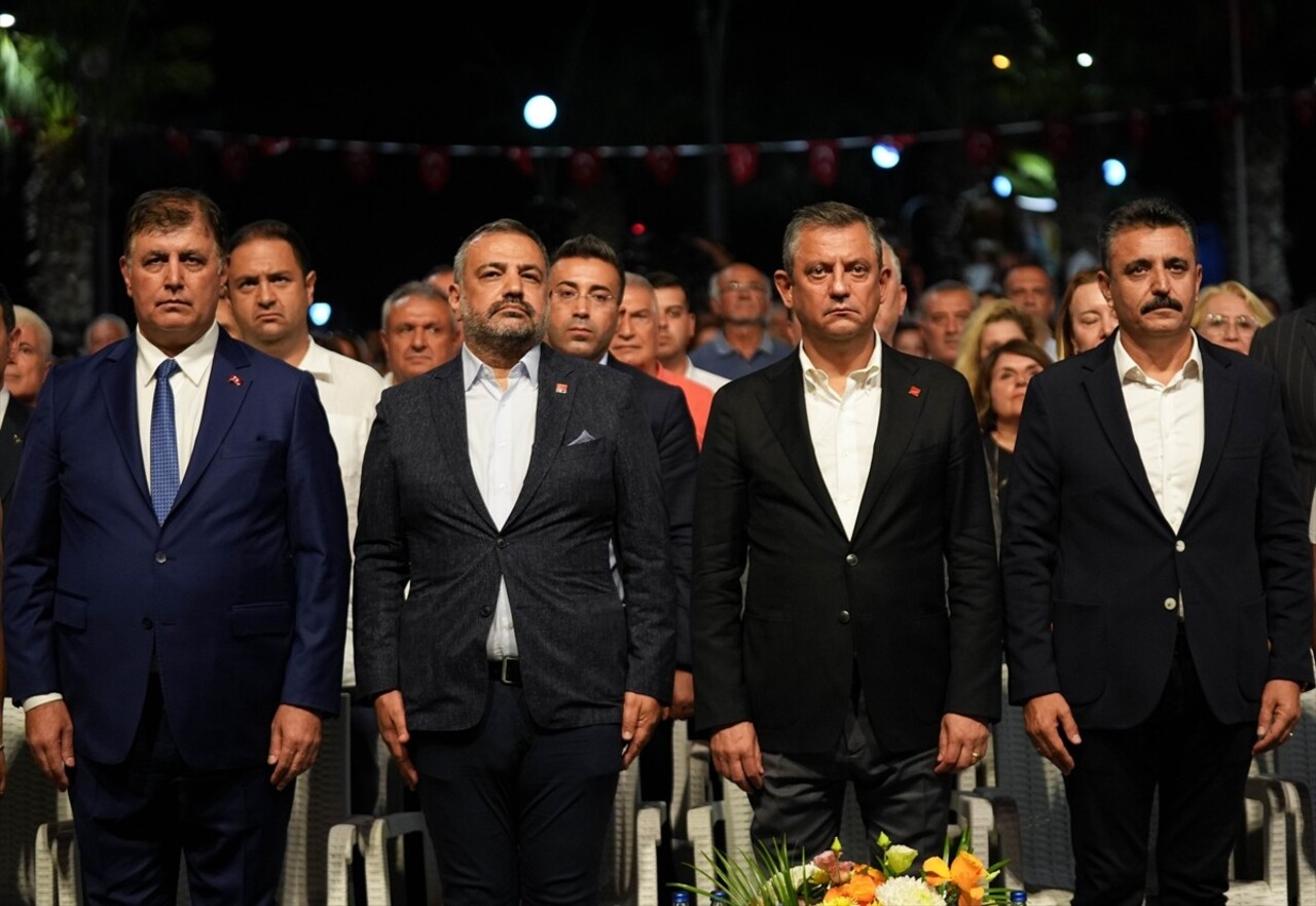 Cumhuriyet Halk Partisi (CHP) Genel Başkanı Özgür Özel (sağ 2), İzmir'in Dikili ilçesindeki 75....