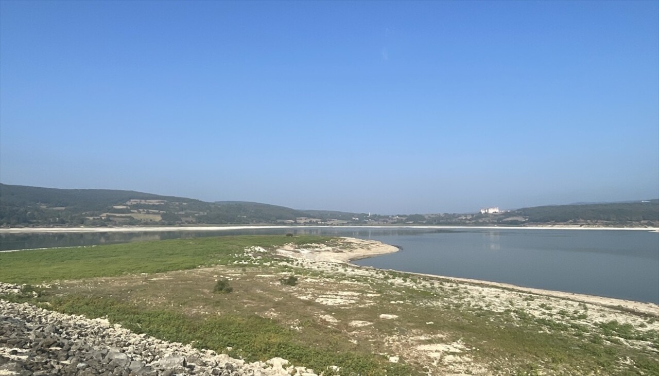 Bolu'nun içme suyu ihtiyacının karşılandığı Gölköy Baraj Gölü'nde su seviyesinin düşmesi sonucu...