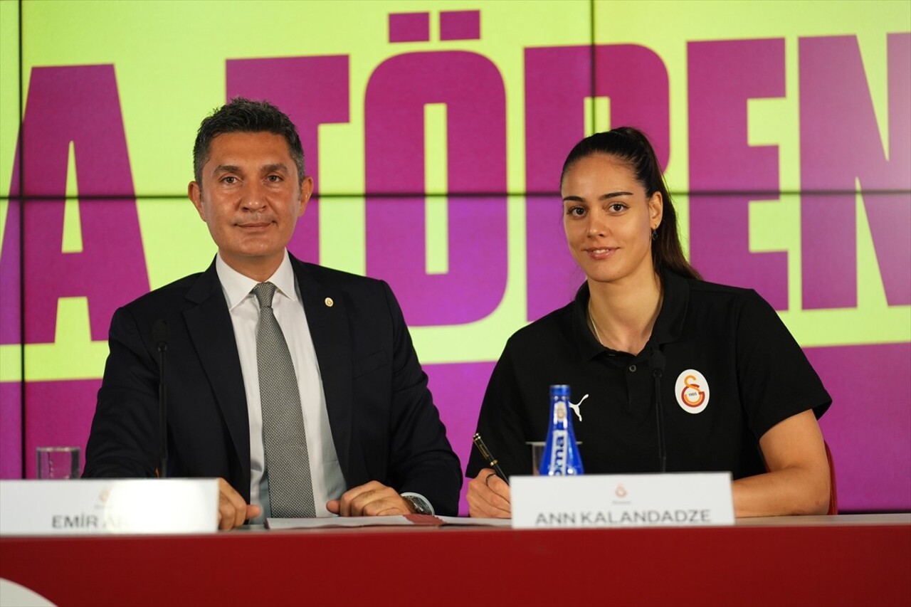 Galatasaray Daikin Kadın Voleybol Takımı'nın yeni oyuncularından Gürcü smaçör Ann Kalandadze, Sırp...