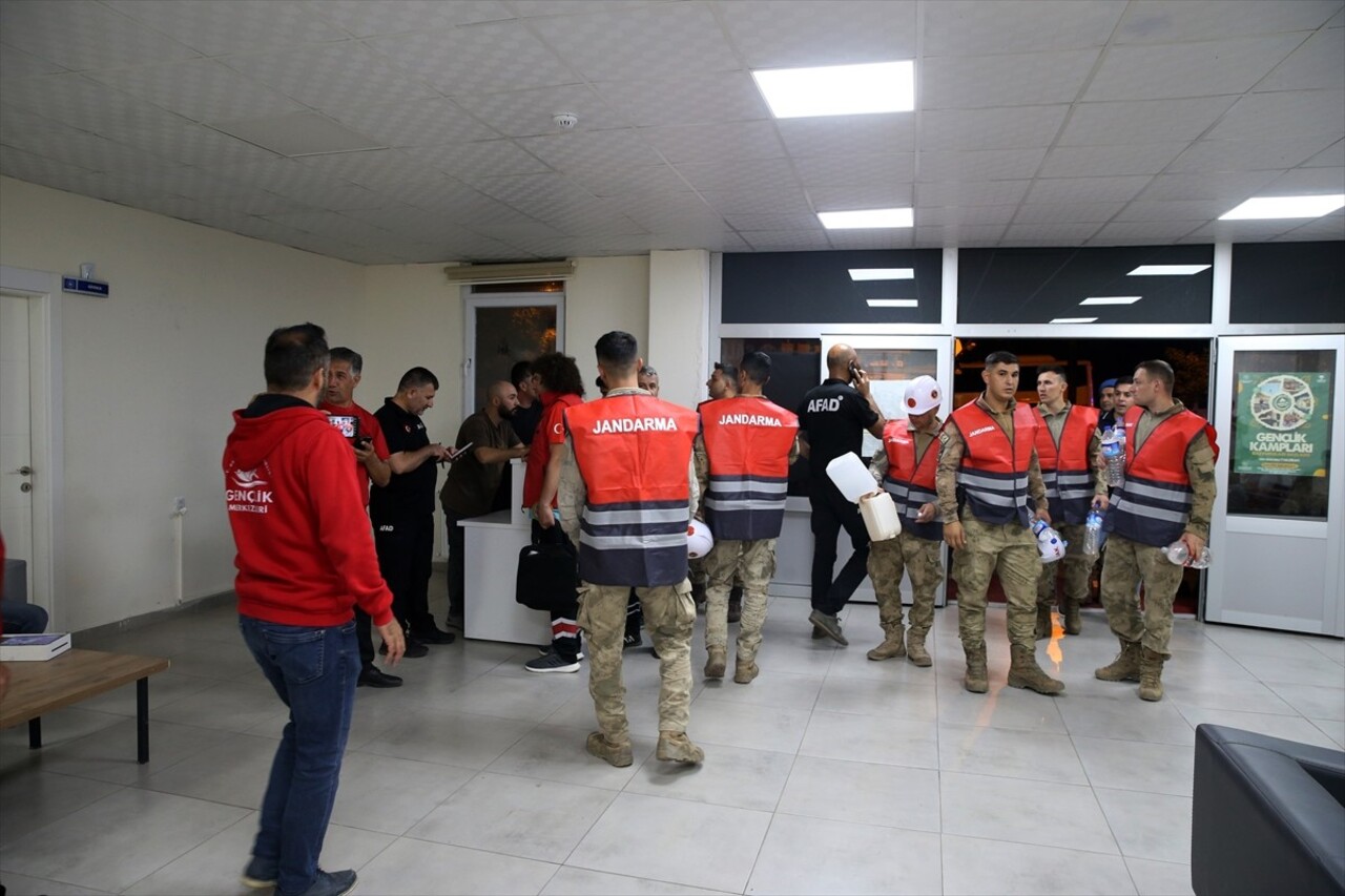 Afet ve Acil Durum Yönetim Başkanlığı (AFAD) tarafından Muş'ta Türkiye Afet Planı kapsamında...