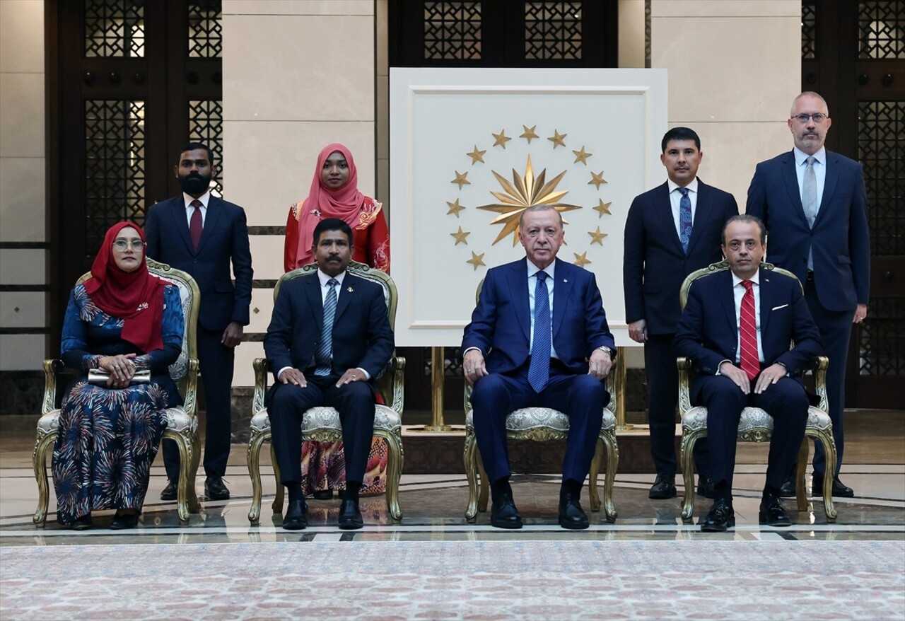 Cumhurbaşkanı Recep Tayyip Erdoğan, Maldivler Büyükelçisi Abdul Raheem Abdul Latheef'i kabul etti....