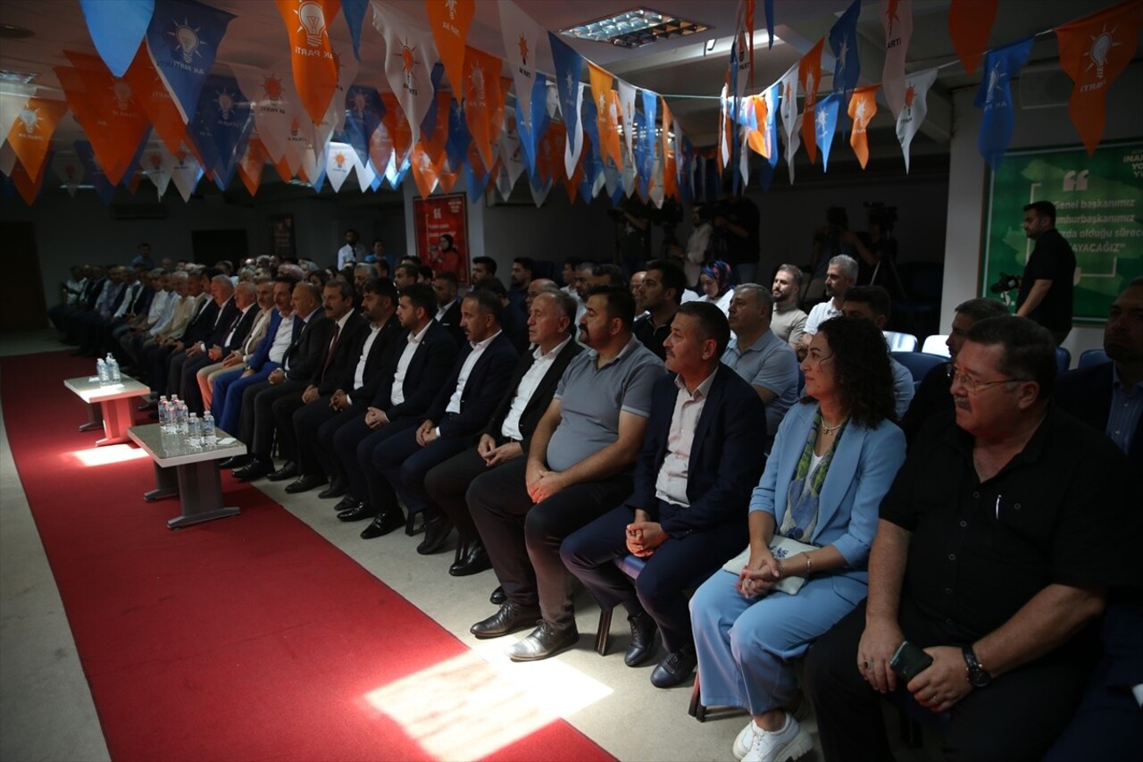 AK Parti Genel Başkan Yardımcısı Yusuf Ziya Yılmaz, partisinin Ordu İl Başkanlığında teşkilat...