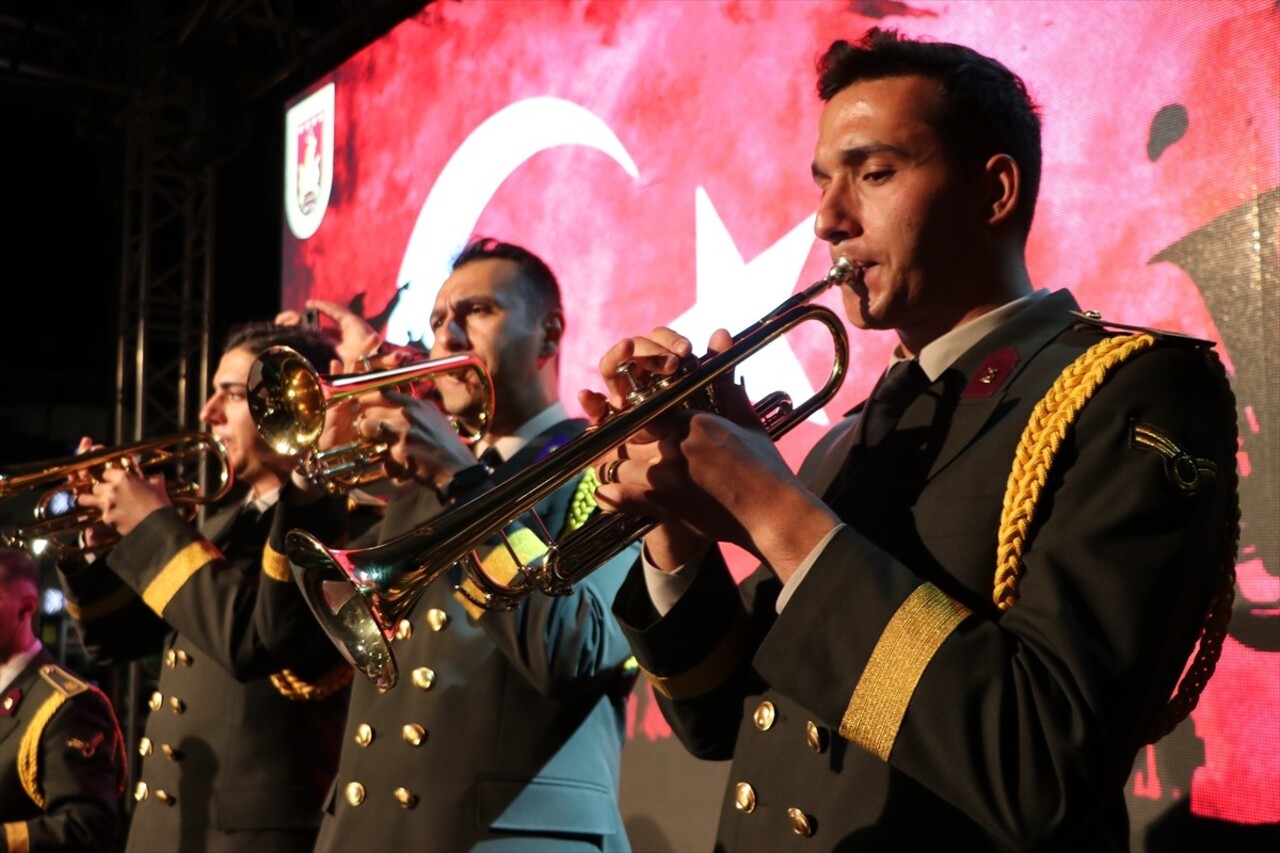 Erzurum'da, 9. Kolordu Bölge Bando Komutanlığı ve Hafif Müzik Orkestrası, 30 Ağustos Zafer...