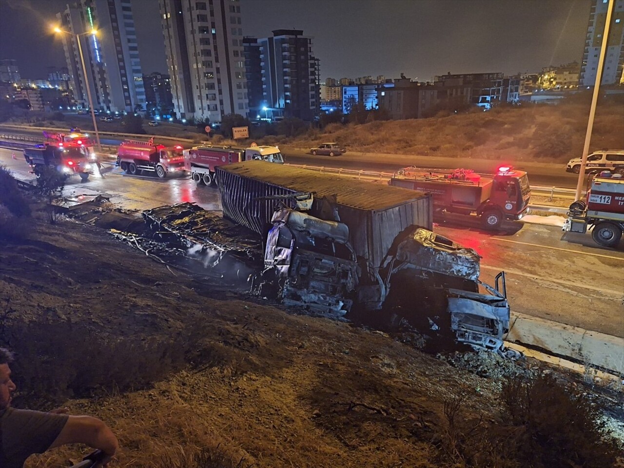 Tarsus'ta iki tırın çarpışması sonucu 1 kişi yaşamını yitirdi, 1 kişi yaralandı.